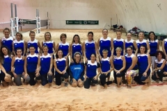Il gruppo delle partecipanti al campionato di beach tennis a Viserba