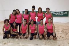 Le giocatrici del girone A del campionato femminile di beach tennis a Viserba