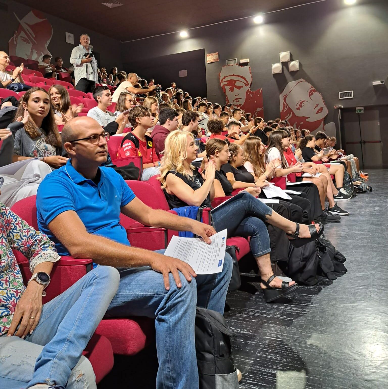 La sala del Teatro Astra durante l'incontro "La sicurezza sulle strade e delle strade" a Misano Adriatico