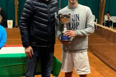 Foto-il-presidente-Moreno-Pecci-premia-Gianluca-Acquaroli