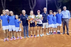 Foto-premiazione-Open-Viserba-con-arbitri-dirigenti-e-raccattapalle-21-8-1