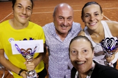 Foto-premiazione-finale-Open-con-finaliste-Bruno-Gugnali-ed-Elisa-Vandi-18-8