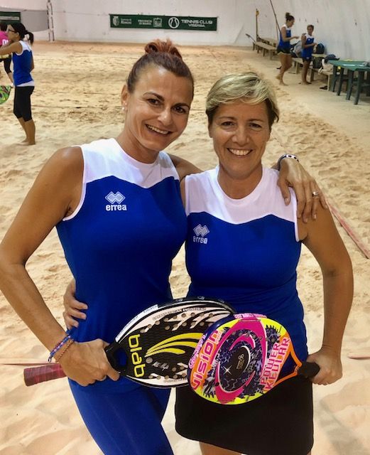 Zannoni-Bernardi leader solitarie nel campionato di beach tennis femminile a Viserba