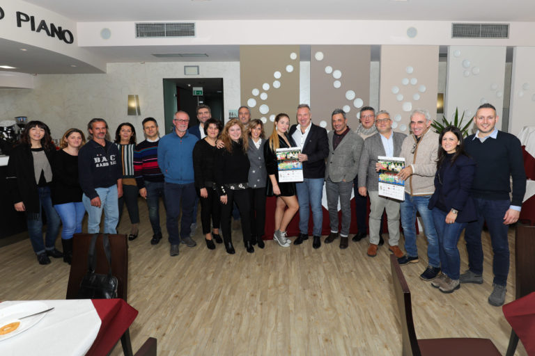 Massimiliano Narducci con sponsor e istituzioni nella serata all'Hotel Donatello