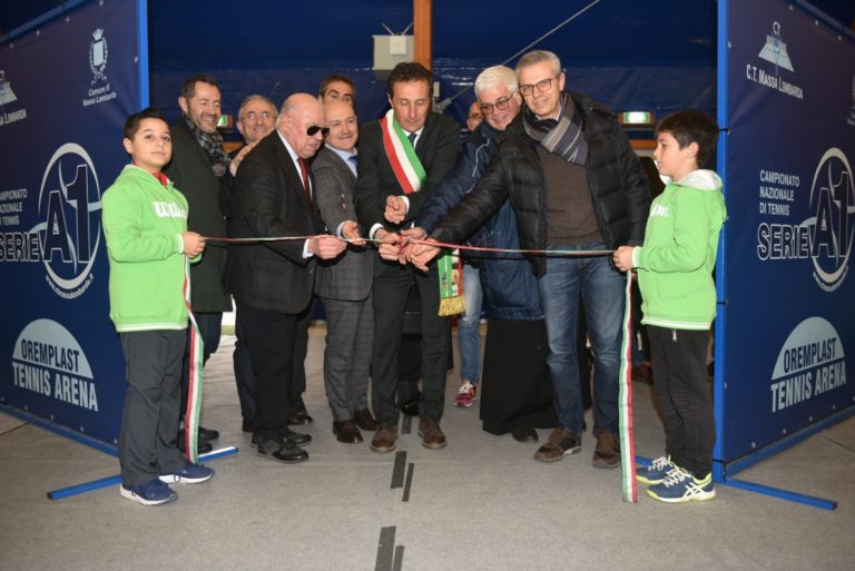 Il taglio del nastro alla Oremplast Tennis Arena di Massa Lombarda