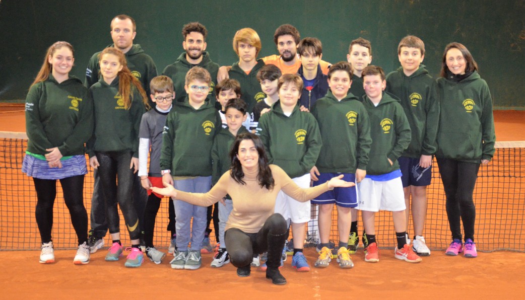 Francesca Cerrri con i ragazzi della scuola del CT Cerri Cattolica
