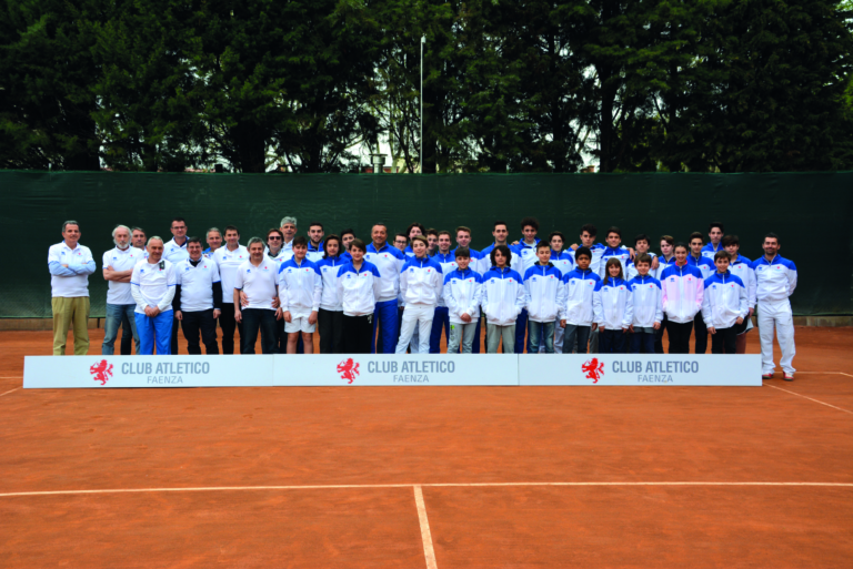 Il gruppo agonisti del Tennis Club Faenza
