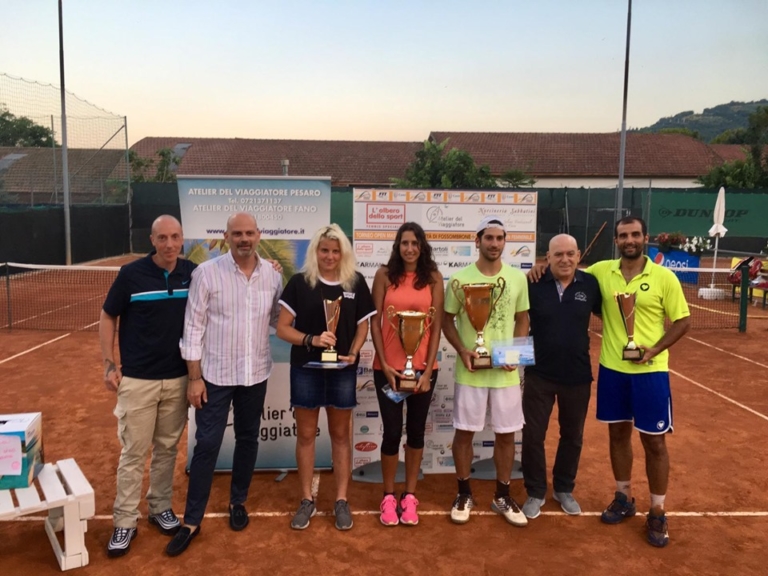 Samuele Ramazzotti e gli altri premiati all'Open di Fossombrone