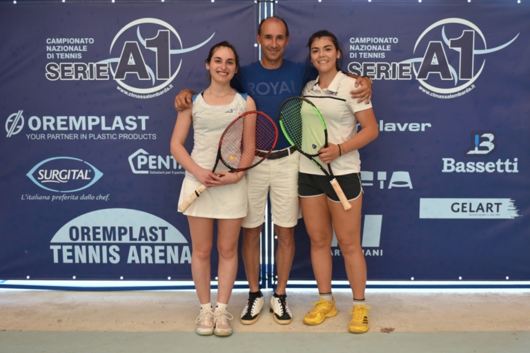 La formazione di serie D1 femminile (Under Tennis) con il capitano Ronnj Capra
