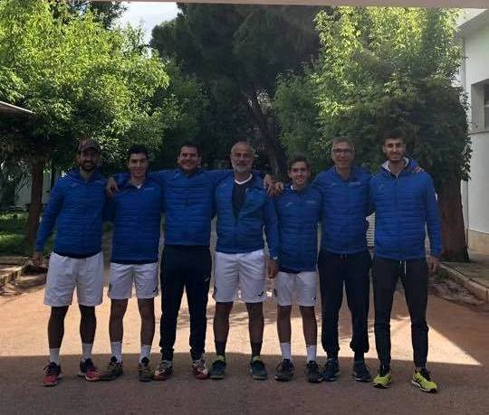 La squadra del Tennis Club Riccione con il presidente Moreno Pecci