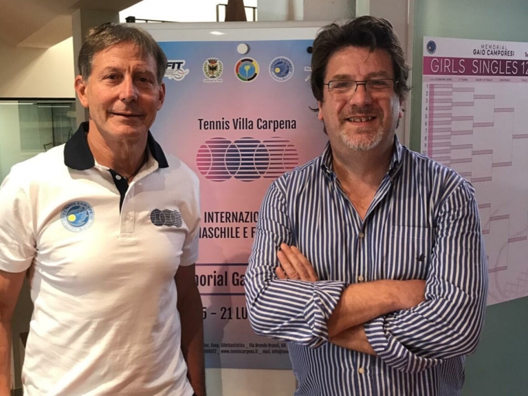 Redo Camporesi (a destra) con Ferrante Rocchi, direttore del Tennis Villa Carpena