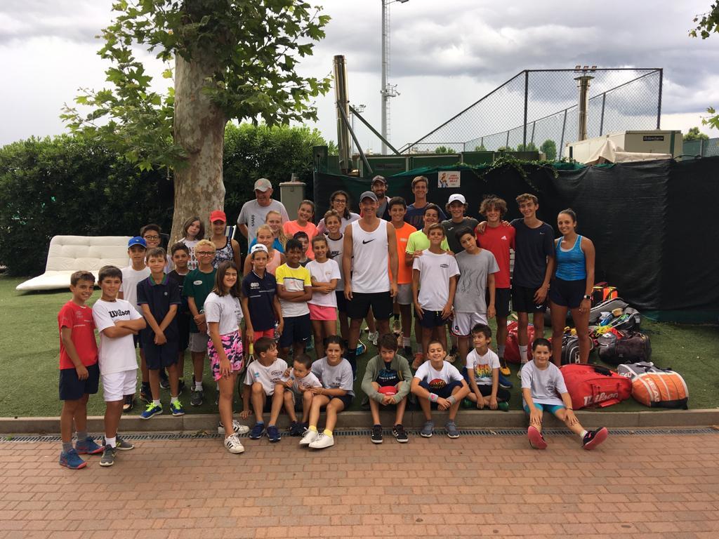 Andrea Gaudenzi con gli allievi della Ravenna Tennis Academy