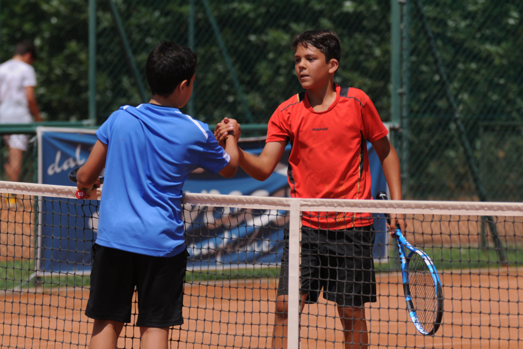 Rafael Capacci stringe la mano a Paolo Laviola