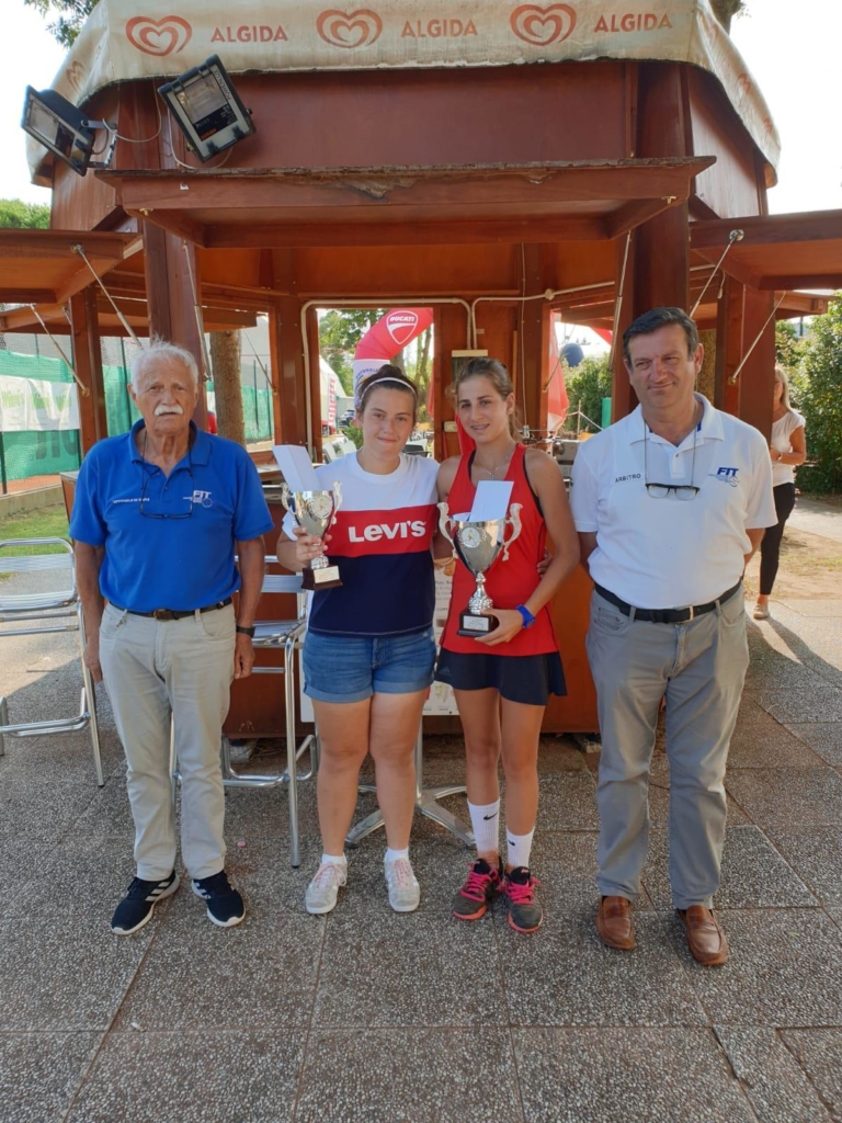 La premiazione di Greta Vagnini e Laura Angeli, protagoniste della finale a Cervia