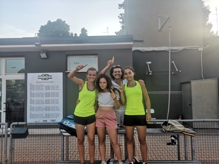 La formazione femminile del Cicconetti Rimini festeggia la promozione in D1