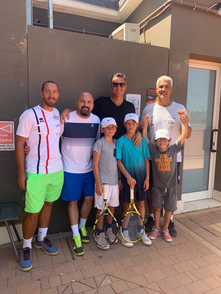 Andrea Gaudenzi con i figli e lo staff dell'UTA a Ravenna
