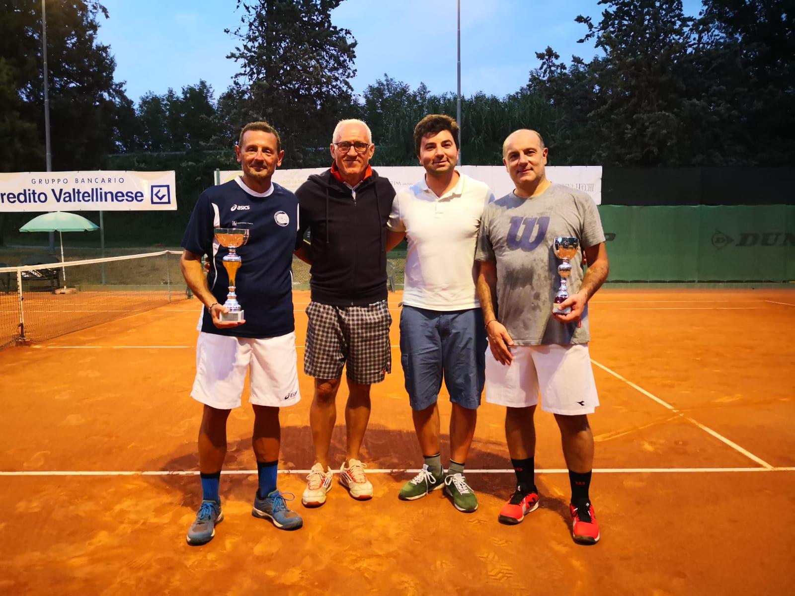 Maurizio Foschi sul gradino più alto del torneo Uisp di Borello