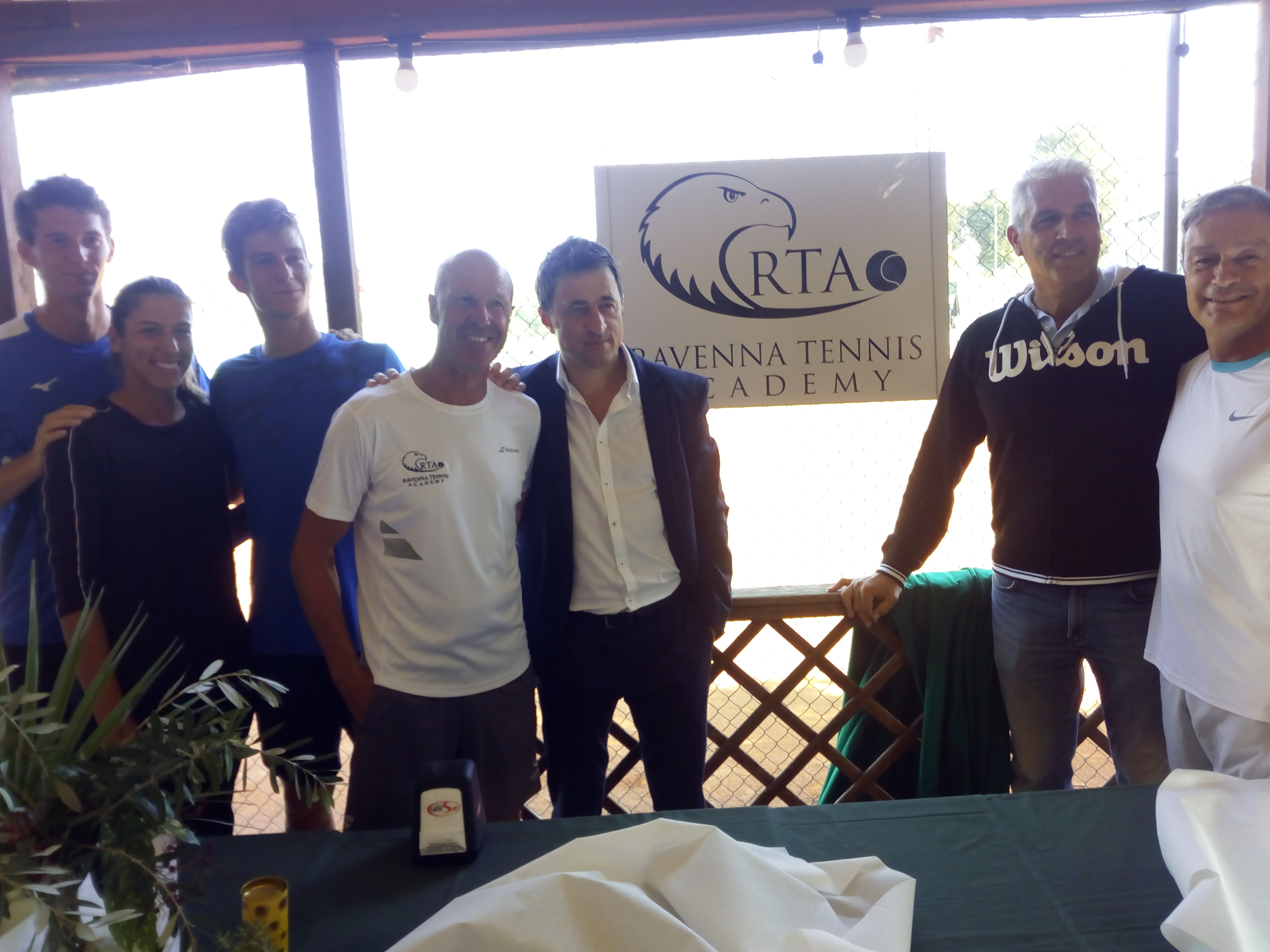 Ravenna Tennis Academy: staff tecnico e giocatori con il nuovo logo