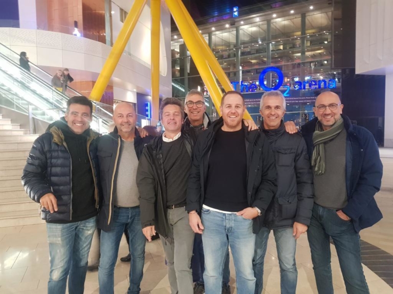 Moreno Pecci e gli appassionati del Tennis Club Riccione a Londra