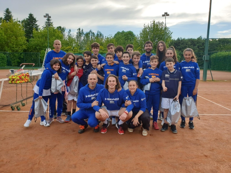 Il gruppo Agonistica del Tennis Villa Carpena