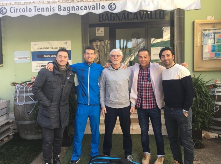 Angelo Bertaccini con dirigenti e tecnici del Ct Bagnacavallo