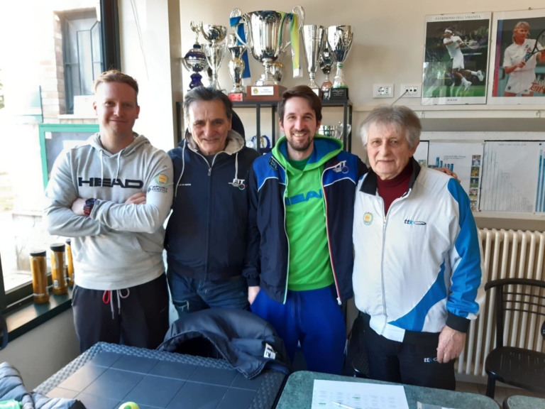 il maestro Filip Radovanovic, Graziano Farolfi vicepresidente e giudice arbitro, il tecnico Daniele Gaspari ed il presidente Giuseppe Monterosa