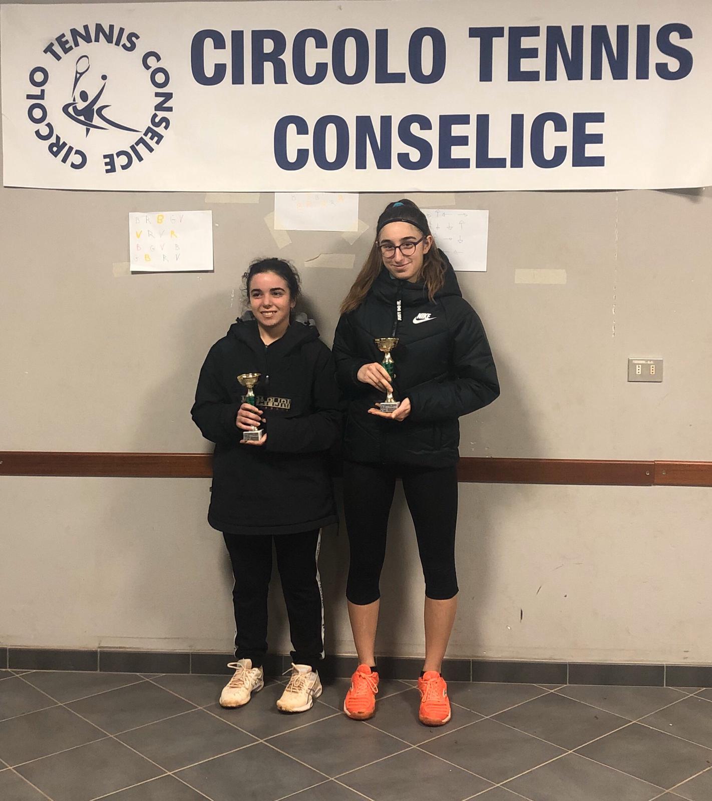 Le finaliste del femminile a Conselice: da sinistra Benini e Giorgetti