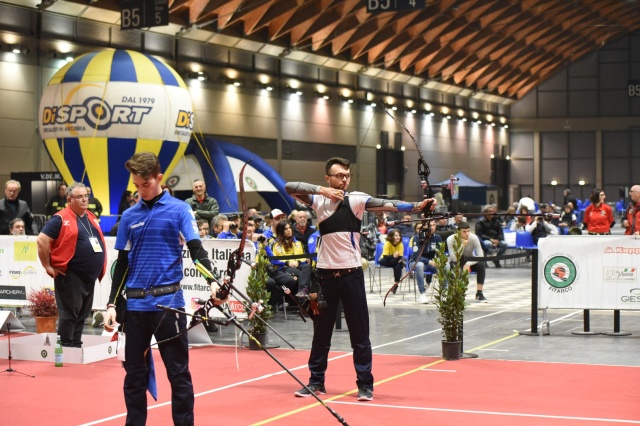 Italiani indoor tiro con l'arco a RiminiFiera: la finale dell'olimpico fra David Pasqualucci e Francesco Gregori