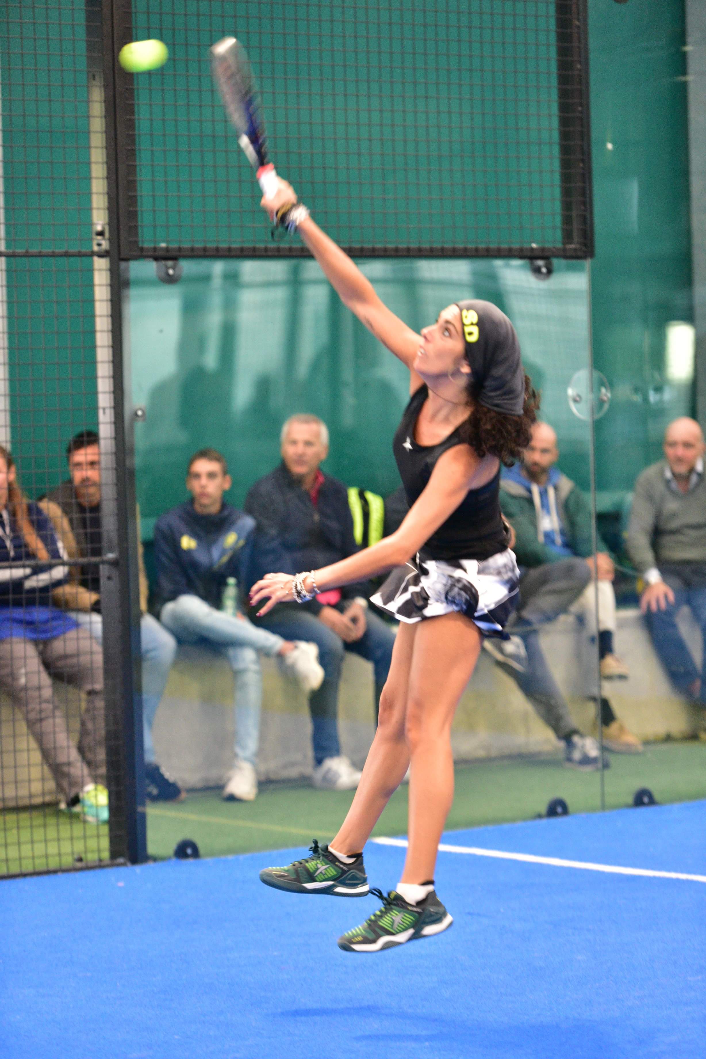 Sara D'Ambrogio esegue uno smash