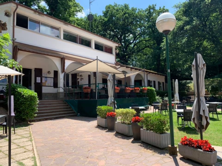 Circolo Tennis Cacciari: l'esterno della club house