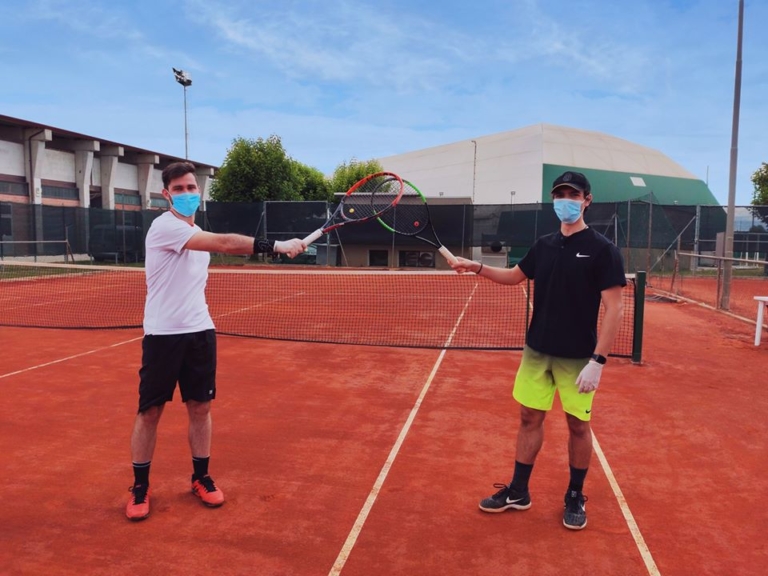 Gli agonisti del Circolo Tennis Massa Lombarda, di nuovo in campo, nel rispetto delle misure di sicurezza