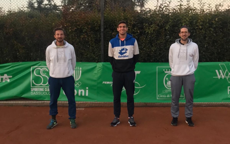 Enrico Dalla Valle tra l'allenatore Francesco De Laurentiis e il preparatore atletico Stefano Ramponi