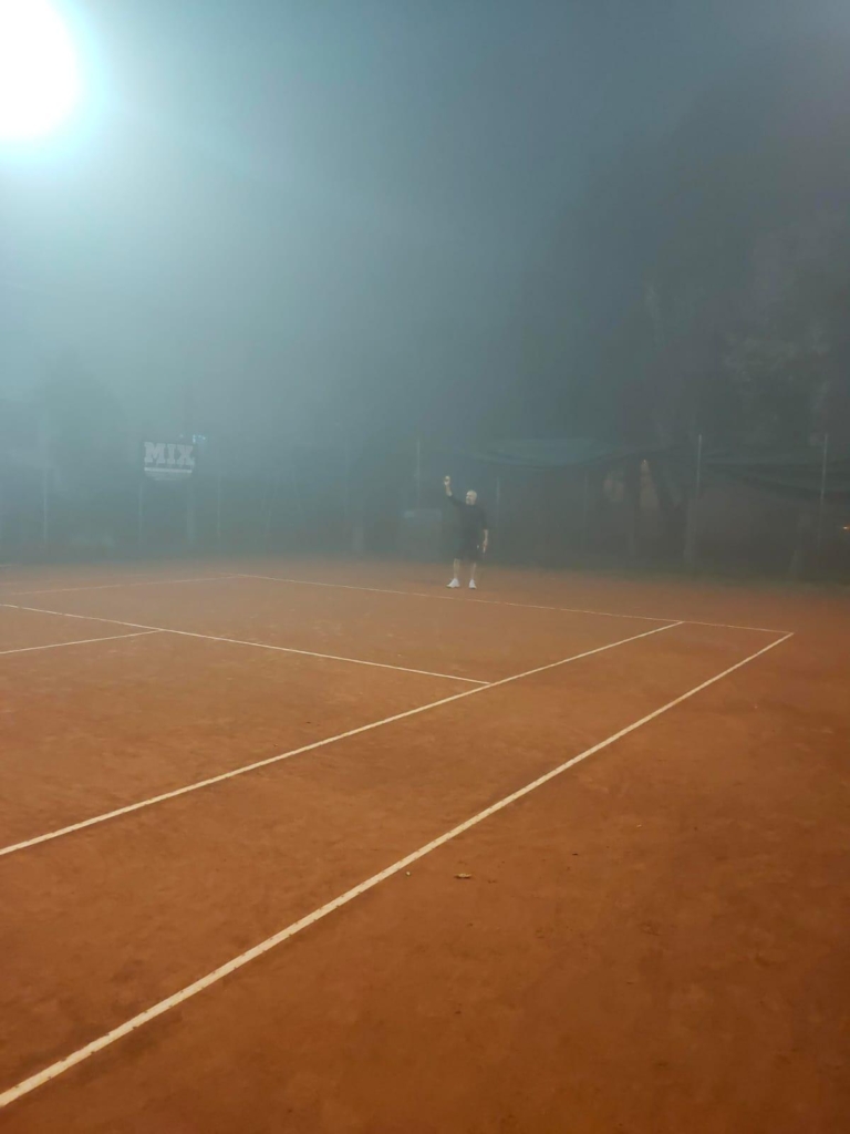 Tennis nella nebbia a Igea Marina