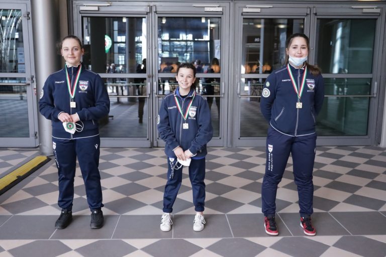 Squadra Ragazze Arco Club Riccione vincitrice del titolo di classe divisione olimpica