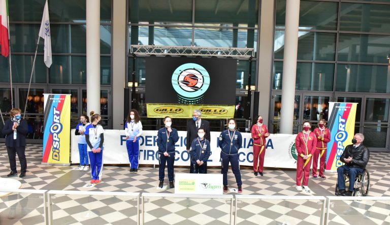 Arco olimpico: premiazione della squadra Ragazze Arco Club Riccione