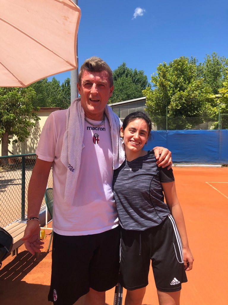 Gianluca Pagliuca con una tifosa al Ct Cicconetti