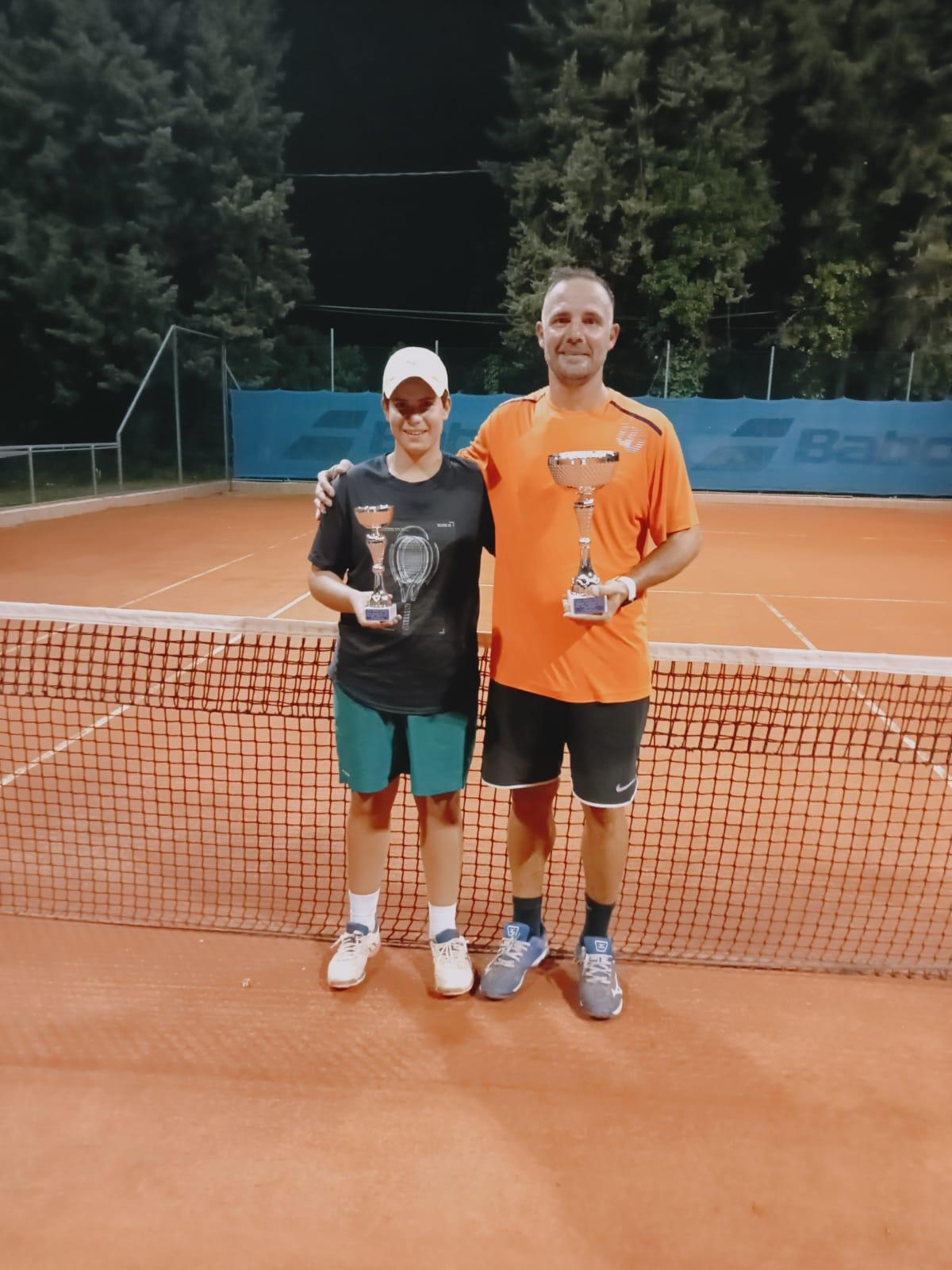 Open Tc Viserba “Cavioli”: si qualificano Vico, Antonelli, Ercolani e De Luigi-Nel 4° categoria Mazza vince sui campi di casa