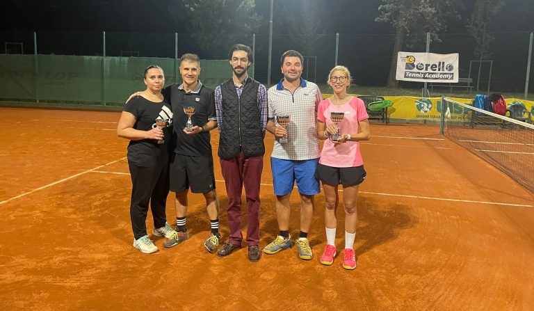 La premiazione del doppio misto a Borello