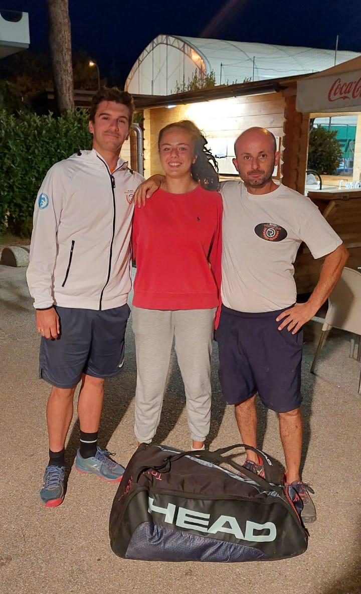 Sara Gaia Totorizzo con i tecnici e responsabili locali