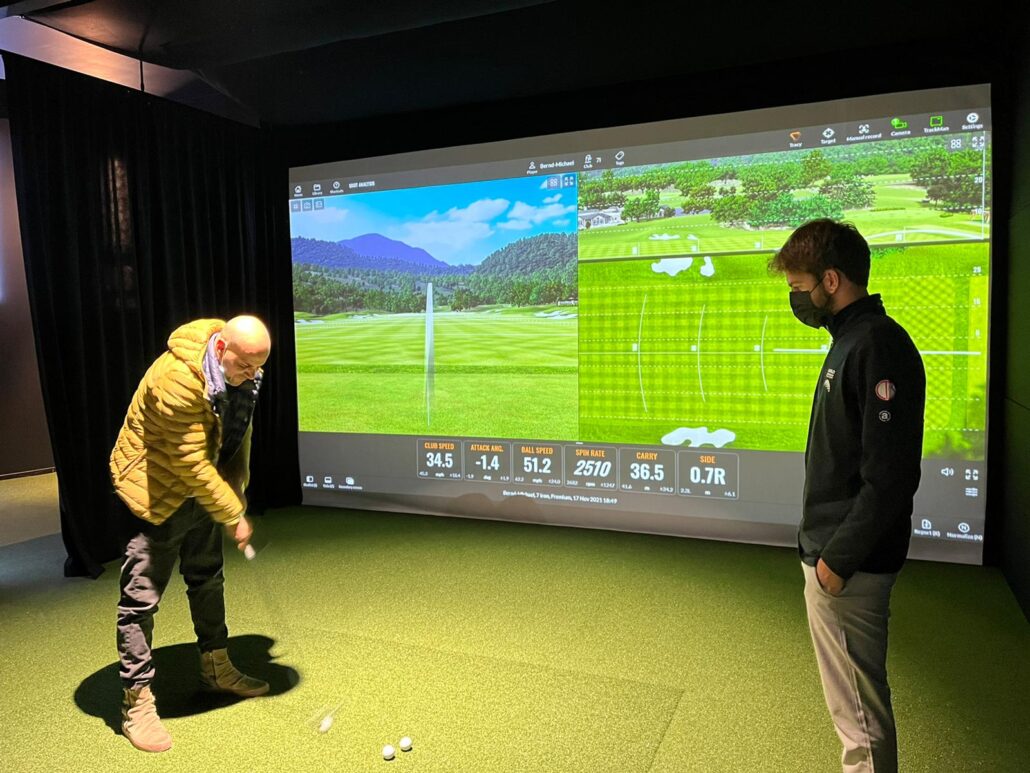 Il simulatore con tecnologia Trackman nella Golf Academy di HUB 12