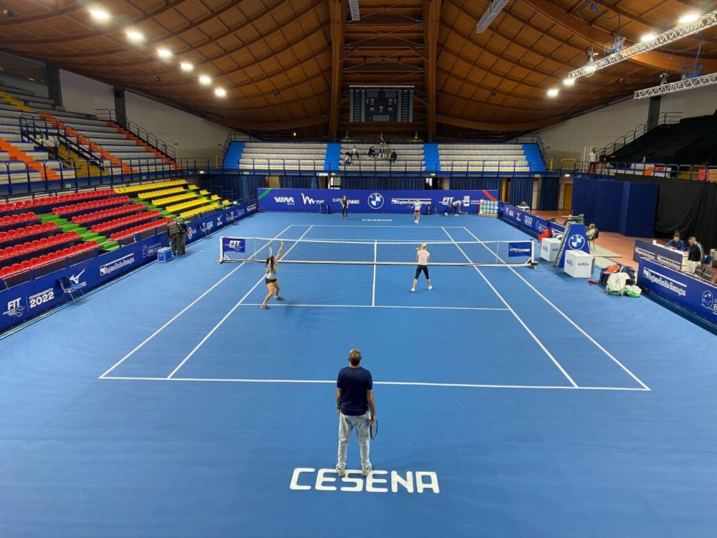 Allenamenti sul campo al Carisport di Cesena teatro delle Finali di A1 di tennis