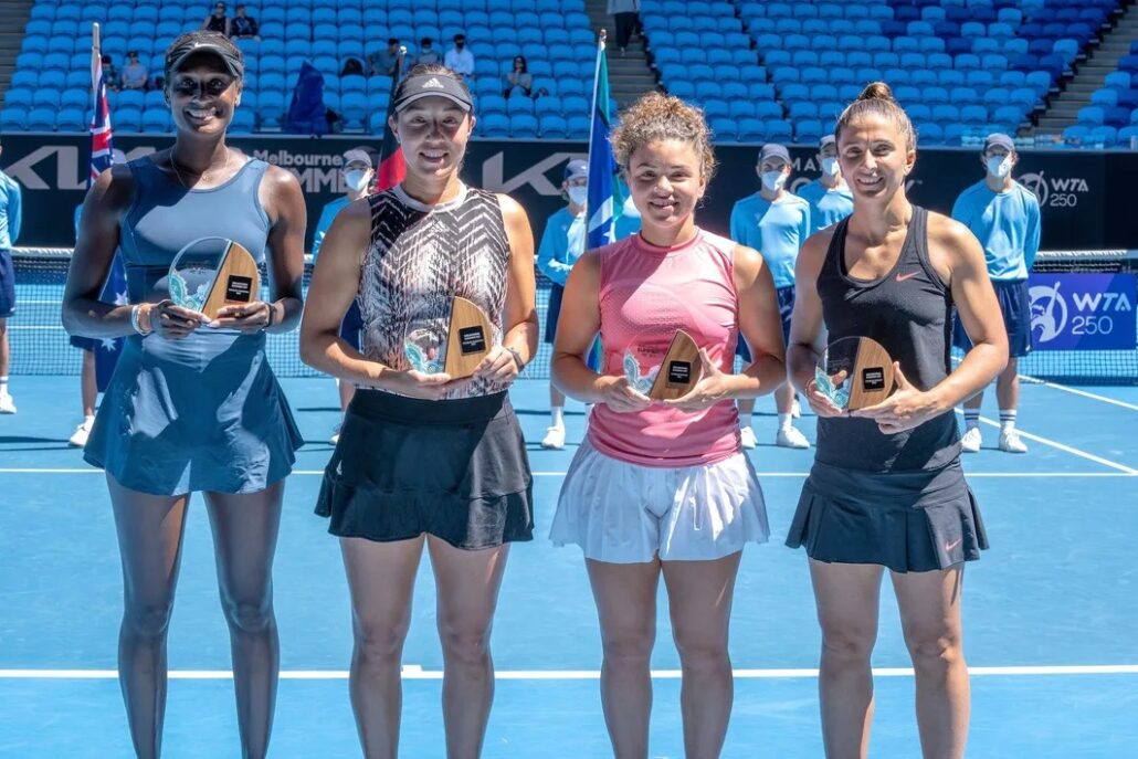 Premiazione doppio Melbourne Summer Ser: Jasmine Paolini e Sara Errani a destra con Asia Muhammad e Jessica Pegula