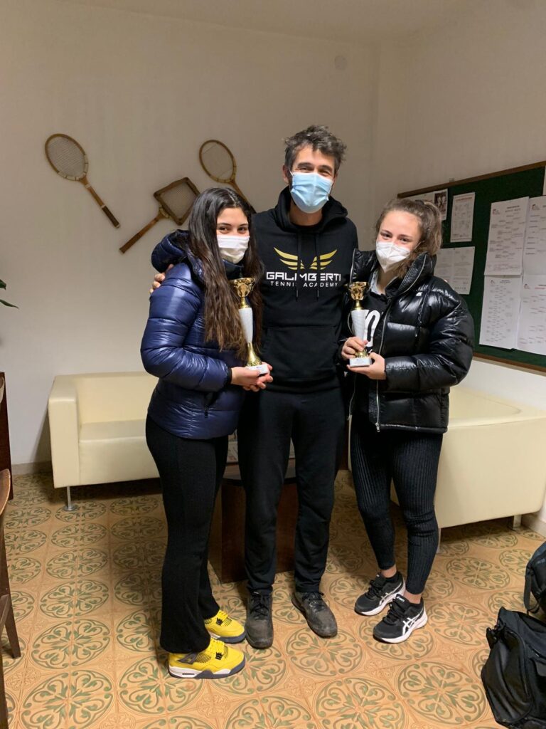 Igor Gaudi tra Alessia Sciuto e Sara Gaia Totorizzo