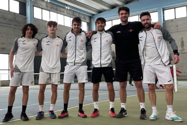 La squadra del Tc Ippodromo Cesena vincitrice a San Pietro in Casale