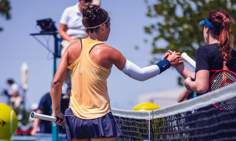Il saluto a fine partita fra Sara Errani e Madison Brengle