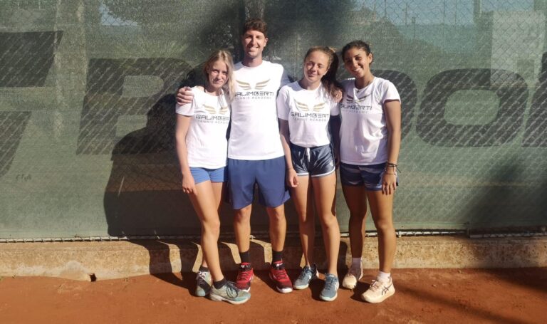 La squadra di D2 femminile della Galimberti Tennis Team guidata dal maestro Leonardo Dell'Ospedale promossa in D1