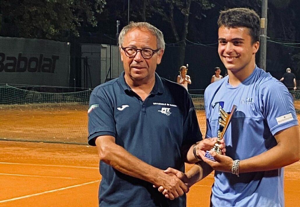 Dario Zamagna premiato da Massimo Carli al Ct Casalboni Santarcangelo