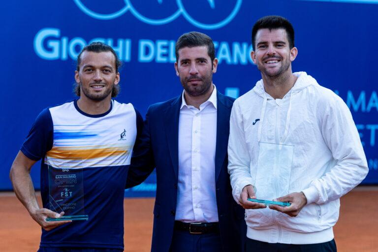 Marco Bortolotti e Sergio Martos Gornes con Elia Santi