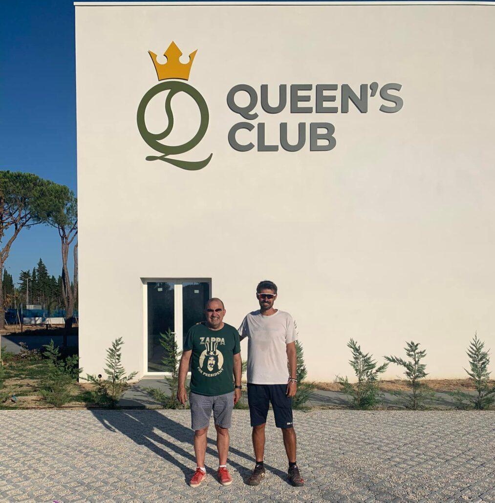Elio con il maestro Igor Gaudi al Queen's Club di Cattolica