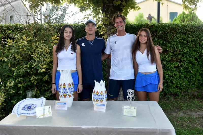 Andrea Guerrieri e Michele Vianello al Circolo Tennis Massa Lombarda con le hostess griffate Oremplast